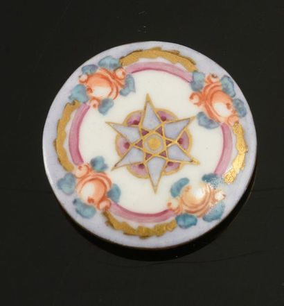 null Bouton en porcelaine peinte à décor de fleurs, fin du XVIIIe siècle.