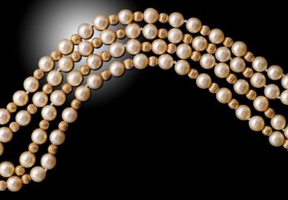 null Collier de deux rangs de perles de culture ponctuées de perles d'or jaune côtelées,...