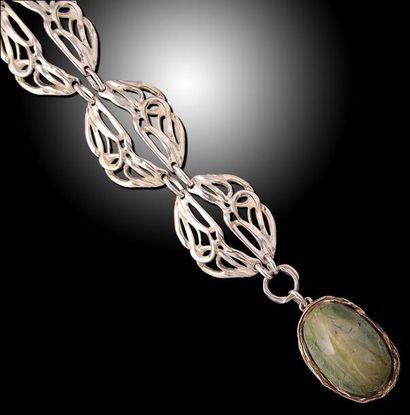 null Collier ras du cou en argent articulé de motifs abstraits, centré d'une opale...
