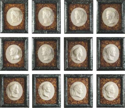 null Suite de 12 bas-reliefs ovale en marbre blanc figurant les douze César; sur...