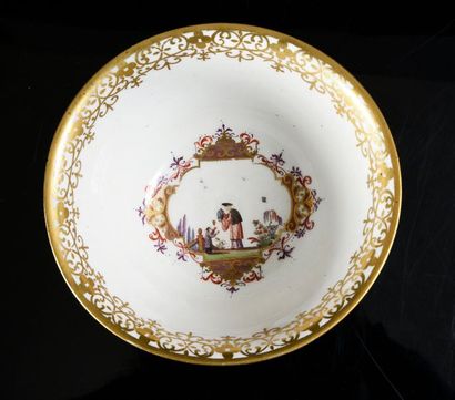 null Bol en porcelaine de Meissen du XVIIIe siècle
Circa 1725-30, marque en bleu...