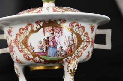 null Paire de petites terrines et deux couvercles en porcelaine de Meissen du XVIIIe...