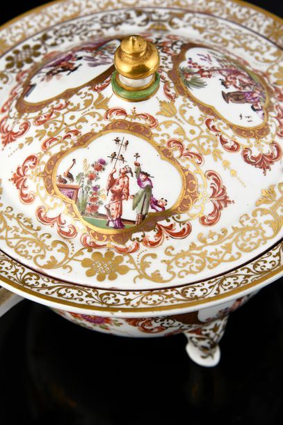  Paire de petites terrines et deux couvercles en porcelaine de Meissen du XVIIIe...