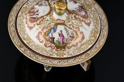 null Paire de petites terrines et deux couvercles en porcelaine de Meissen du XVIIIe...