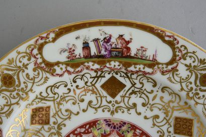 null Deux plateaux ou assiettes creuses en porcelaine de Meissen du XVIIIe siècle
Circa...