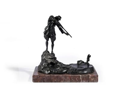 Georges LESAGE (actif 1890 - 1920) Chasseur tirant un lapin.
Bronze à patine brune,...