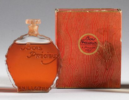 Félix Millot «Bois Précieux» - (années 1920)
Rare flacon en verre incolore pressé...