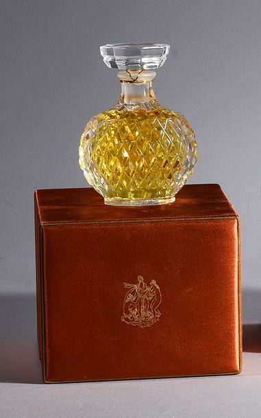 Nina RICCI «Capricci» - (1964) 2 flacon en cristal massif incolore pressé moulé de...