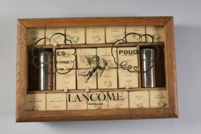 Lancôme - (années 1950) Coffret présentoir rectangulaire de magasin en bois, titré...