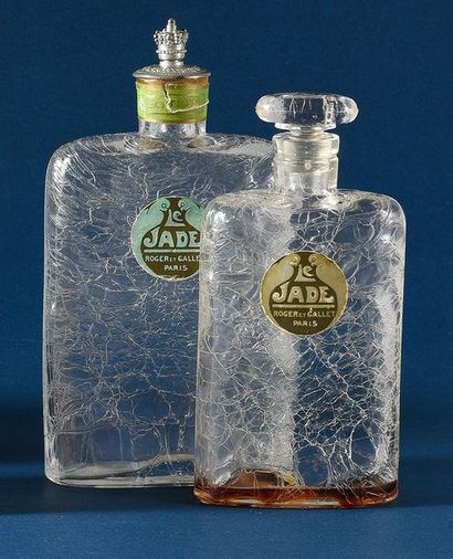 Roger & Gallet «Le Jade» - (1923) 2 flacons en verre incolore craquelé pressé moulé...
