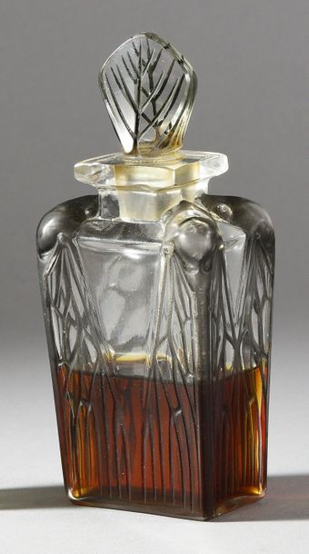 Roger & Gallet «Cigalia» - (1912)
Luxueux flacon de style animalier en verre incolore...