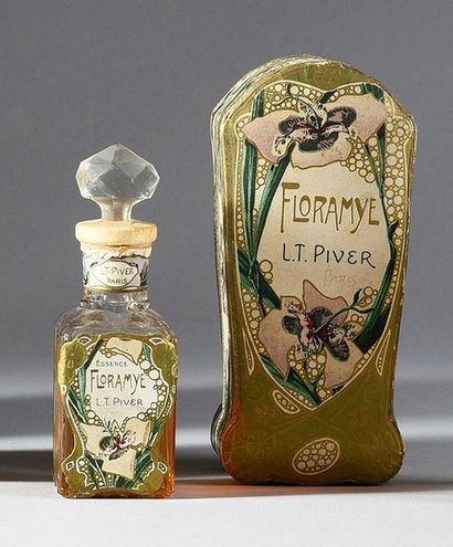 L.T.PIVER «Floramye» - (années 1910)
Flacon carafon en verre incolore pressé moulé...