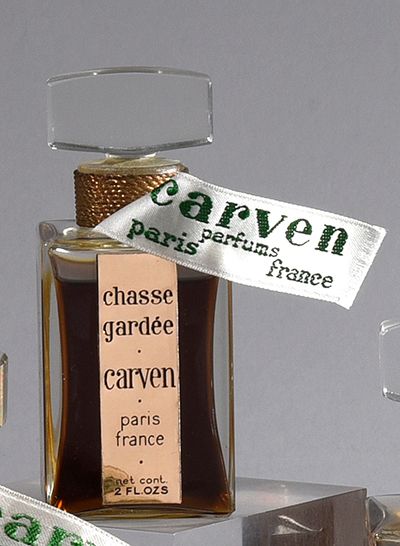 CARVEN «Chasse Gardée» - (1950)
Même modèle de flaconnage que ceux du lot précédent.
Scellés...