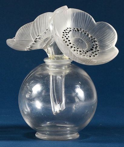 René LALIQUE «Anémones» - (années 1930)
Important flacon en verre incolore pressé...