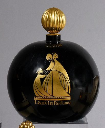 Lanvin parfums «Arpège» - (1927)
En grande taille, flacon «boule noire» en verre...