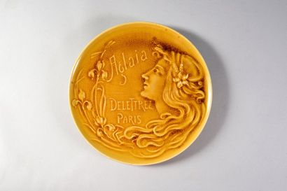 Delettrez «Aglaia» - (années 1900)
Assiette publicitaire en faience émaillée jaune...