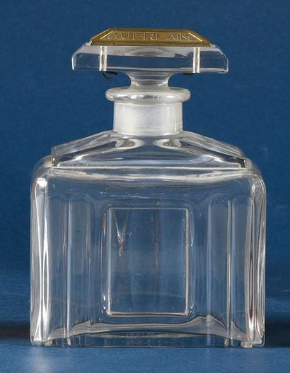 Guerlain «Djedi» - (1927)
Dans une grande taille, flacon «petit beurre» en cristal...