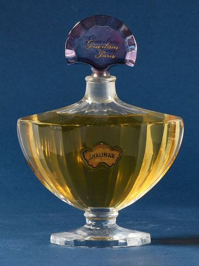 Guerlain «Shalimar» - (1925)
Flacon en cristal incolore pressé moulé de Baccarat...