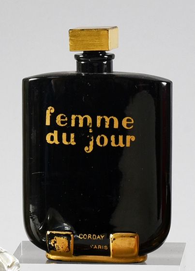 Corday «Femme du Jour» - (1925)
Elégant flacon moderniste en cristal opaque noir...