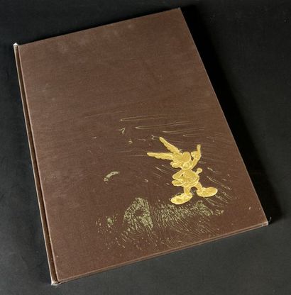 UDERZO / GOSCINNY ASTERIX «BLUE BOOK».
Album grand format toilé brun avec marquage...