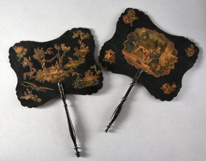 null Découpures, vers 1860-1880
Ecrans à main en bois peint en noir et décoré de...