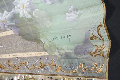 null Billotey, Violettes, vers 1890-1900
Eventail plié, feuille en gaze de soie peinte...