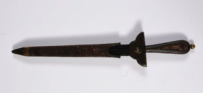 null Eventail poignard, vers 1870
De forme poignard, l'étui en cuir pour laisser...