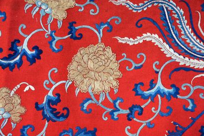 null Cantonnière brodée, Chine seconde moitié du XIXe siècle, drap de laine rouge...