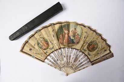 null La toilette de Vénus, vers 1780-1790
Eventail plié, feuille en soie crème ornée...