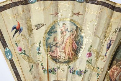 null La toilette de Vénus, vers 1780-1790
Eventail plié, feuille en soie crème ornée...