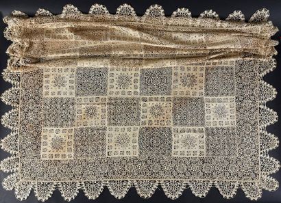 null Nappe d'autel en dentelle à l'aiguille, France? vers 1620-1630.
A damier de...