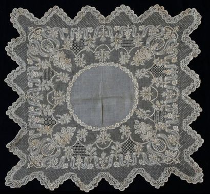 null Superbe mouchoir brodé, 2nde moitié du XIXe siècle.
Grand mouchoir en fibre...