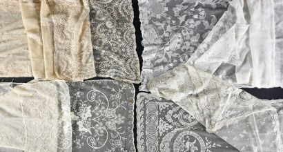 null Quatre étoles en tulle brodé, Lier, XIXe siècle.
Une en tulle de coton finement...