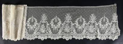 null Large volant en application d'Angleterre, vers 1860-80.
Bouquets de roses et...