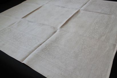 null Suite de onze serviettes, 2e moitié du XIXe siècle.
En damassé de lin, encadrement...