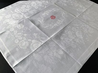 null Suite de dix serviettes de table, fin du XIXe siècle.
En damassé de lin à décor...