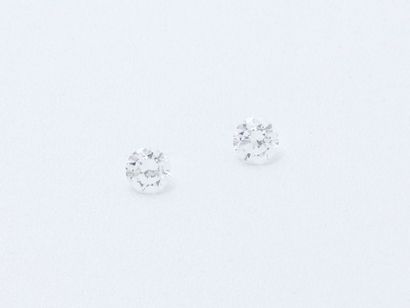 null Lot de 2 diamants ronds brillantés sur papier pesant 0.55 et 0.54 ct.