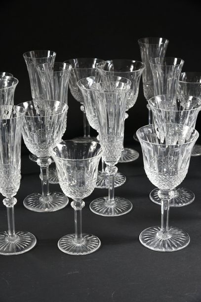 SAINT LOUIS.TOMMY. Partie de service composé de 48 verres soit: 12 flutes à champagne...