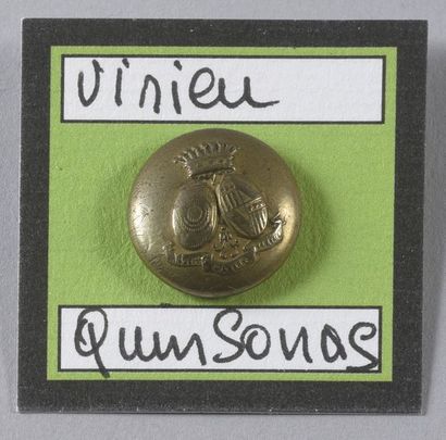 null VIRIEU / QUINSONAS-OUDINOT

small button, ½ curved, gold. Perrin n°2473

