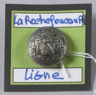 null LA ROCHEFOUCAULD / LINE

Small rounded, silvery button. Bodard/Perrin n°531...