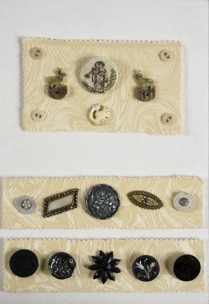 null Lot of buttons. Various materials including an engraved one, a Jacques Gautier...