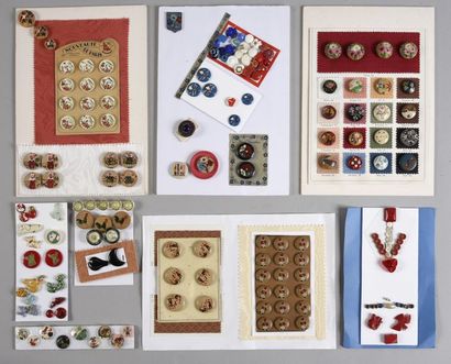 null Important batch of buttons. Various materials including wood and painted plastics....