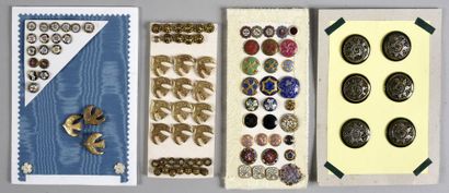 null Important batch of metal and enamelled metal and metal buttons including sewing...