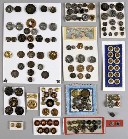null Important batch of buttons. Mainly metal including Louis Rault (Page - Le bouton...