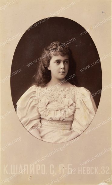 null HÉLÈNE WLADIMIROVNA, grande-duchesse de Russie (1882-1943).
Portrait photographique...