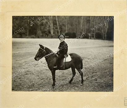 null ALEXIS NICOLAÏÉVITCH, grand-duc héritier de Russie (1904-1918).
Portrait photographique...