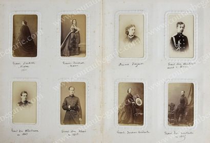  FAMILLE IMPÉRIALE DE RUSSIE. Grand album de photographies en cuir contenant 60 portraits...