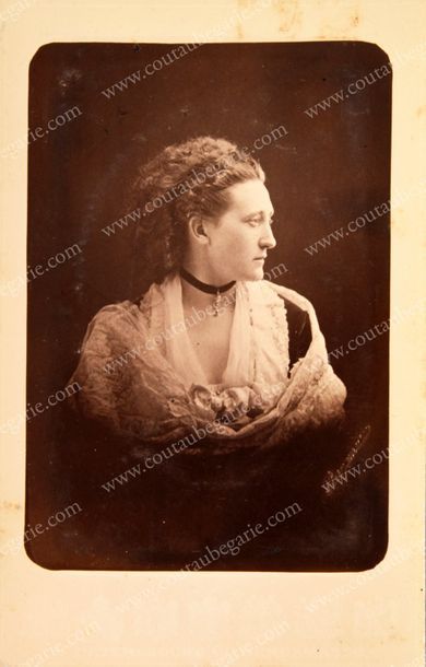 null MARIA MAXIMILÏÉVNA, princesse de Leuchtenberg (1841-1914).
Portrait photographique...