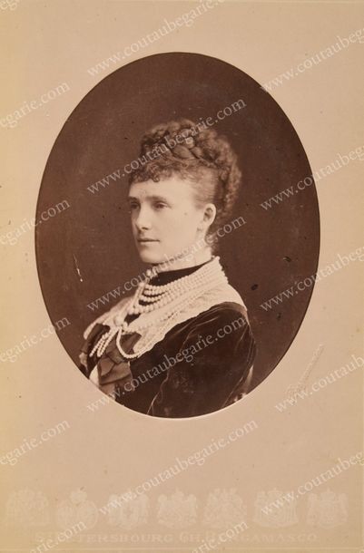 null EUGÉNIA MAXIMILÏÉVNA, princesse d'Oldenbourg, née duchesse de Leuchtenberg (1845-1925).
Portrait...