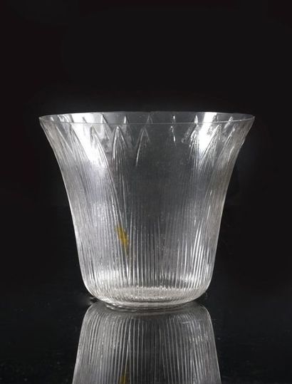 René LALIQUE Gobelet Lotus verre blanc soufflé-moulé, modèle créé en 1932 non continué...